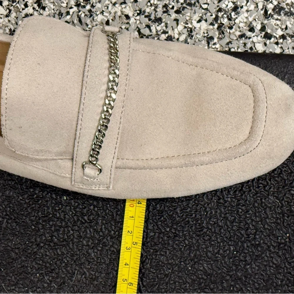 Franco Sarto Womens Beige Suede Chain Link Loafers Size 7.5M Flat Shoes Slip On